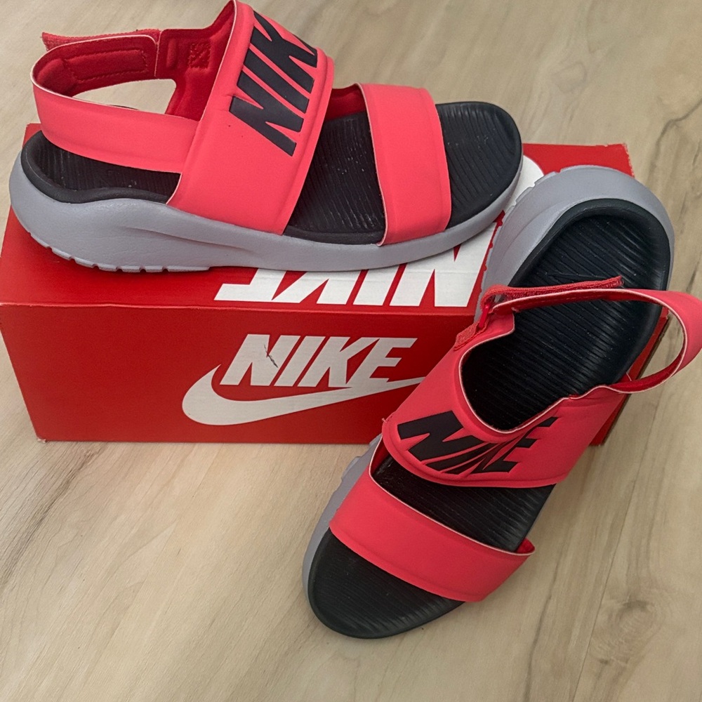 Women Nike Sandals
